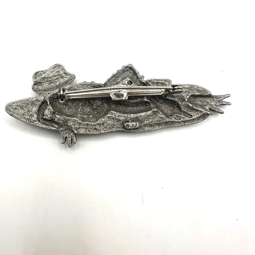 JJ Jonette Frog Pin Brooch Jewelry Pewter Lily Pad Retro Vintage Unique Whimsy